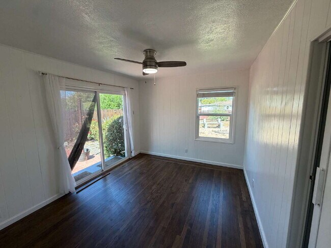Building Photo - 2261 Hickory Dr
