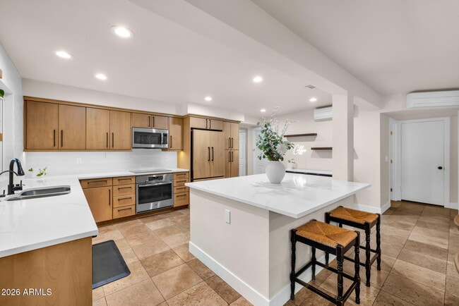 Building Photo - 7609 N Lynn Oaks Dr