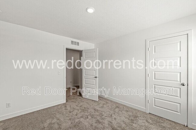 Building Photo - 2956 Grand Rdg Dr