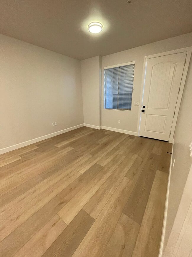 Building Photo - Italian Villages | 1-Bedroom, 1-Bath Basem...