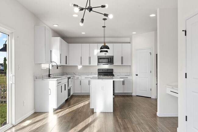 Building Photo - Charming 4-Bedroom Home in Prime St. Charl...