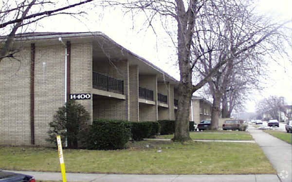 Primary Photo - 14400 S Calhoun Ave