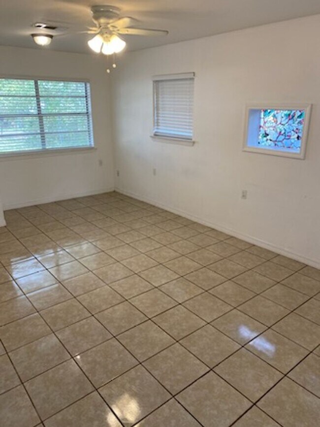 Building Photo - Available NOW! *PET FRIENDLY*