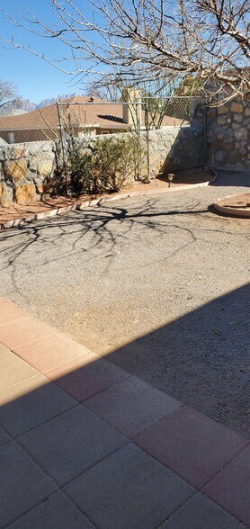 Building Photo - 705 Hellenic Dr