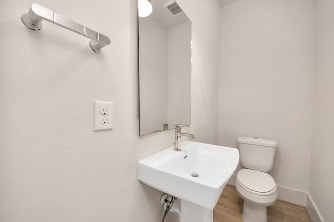 Building Photo - 1046 Homer St