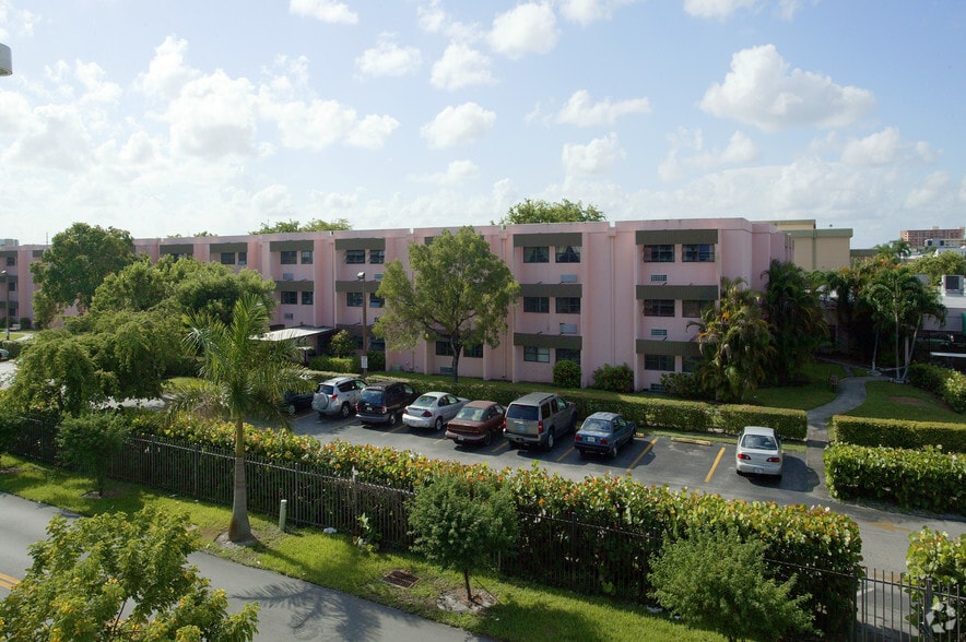 Building Photo - Las Palmas Senior Living