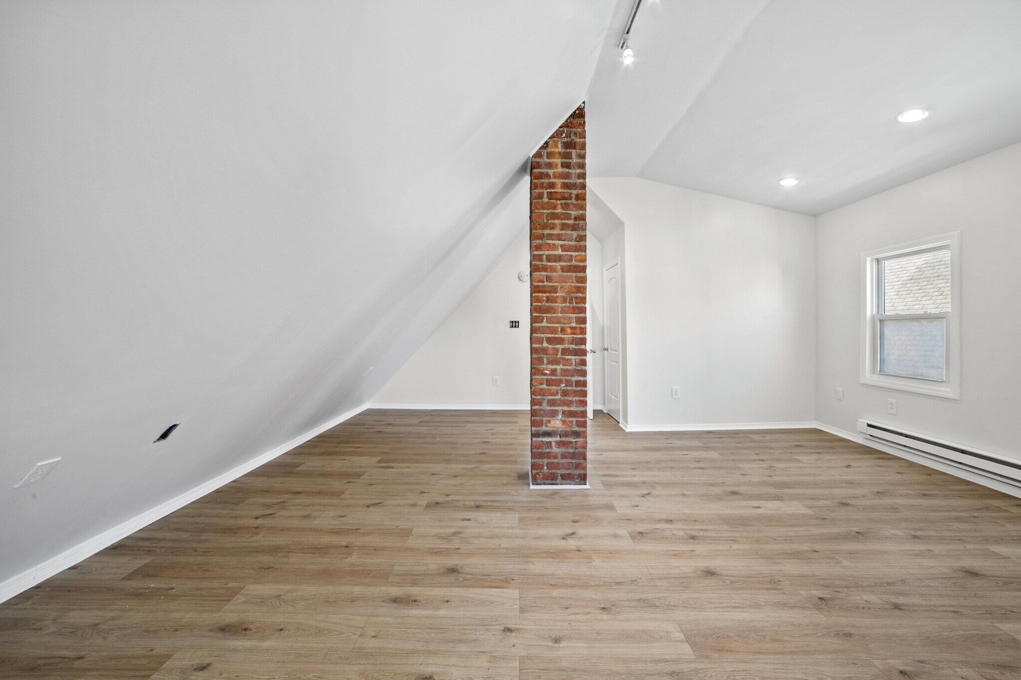 Finished Attic: Bonus room (1) - 129 Banta Ave