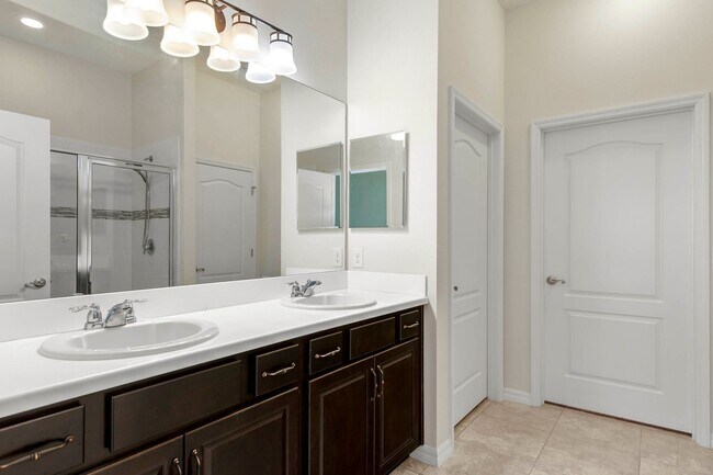 Building Photo - 4 bedroom in Apopka available now!