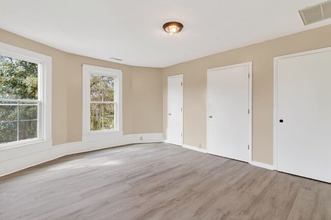 Building Photo - 409 Meadow Rd