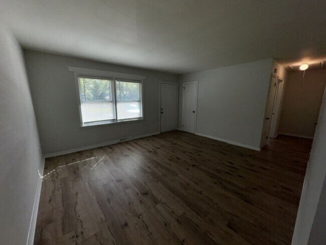 Building Photo - Newly renovated 2-bedroom, 1-bath duplex in Charlotte Located just minutes from NoDa, Plaza Midwo...