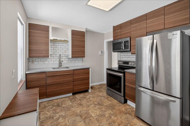 Building Photo - 1506 N Linwood Ave