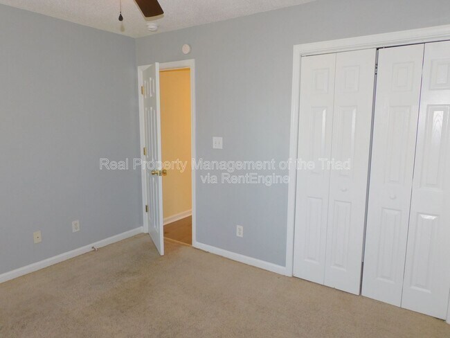 Building Photo - 4301 Edgemore Rd