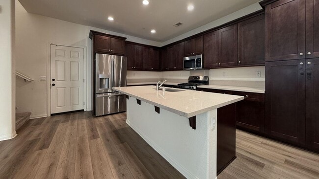 Building Photo - 646 S Brampton Ave