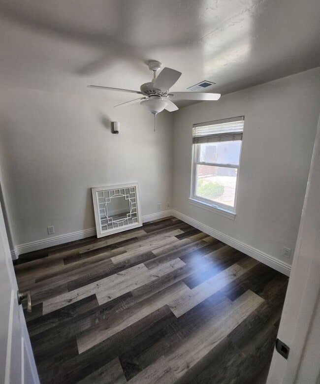 Building Photo - 872 Wildrose Cir