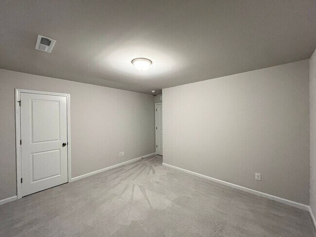 Building Photo - Stunning 4BD, 3BA Durham Home within Close Proximity to RDU Airport, Brier Creek, and Downtown Du...