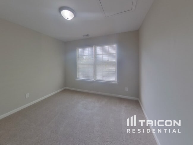 Building Photo - 296 Waxberry Ct