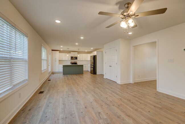 Building Photo - 1385 Harmon Ln
