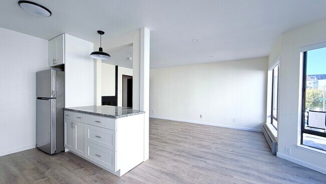 Building Photo - 1885 Pacific Ave