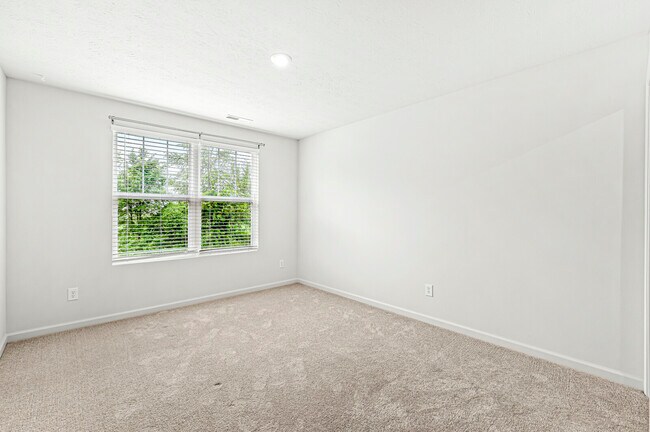 Building Photo - 6599 Seabiscuit Rd