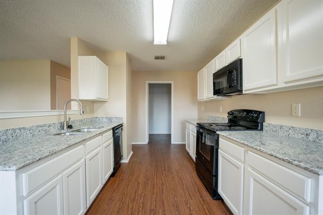 Building Photo - 1556 Glenwick Dr