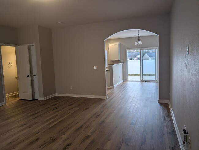 Building Photo - Spacious Townhome in Kingstree!