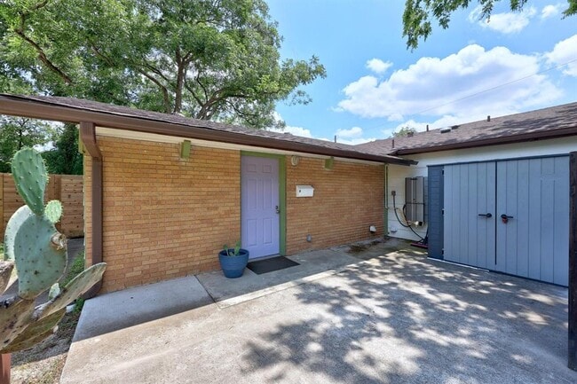 Building Photo - 4611 Lennox Dr