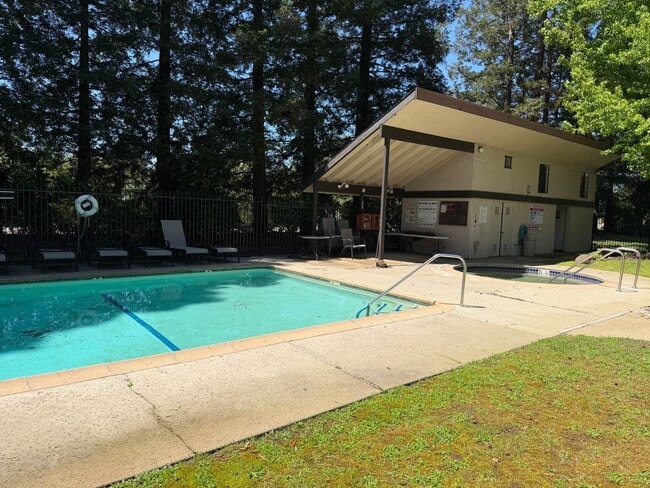 Building Photo - Gorgeous 2 bedroom 2 bath duplex in the trees