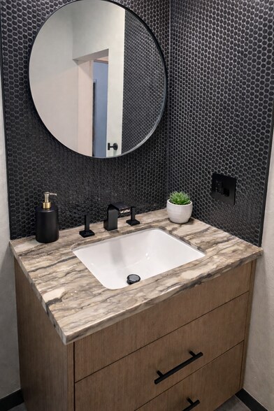 Building Photo - 74563 Sagebrush Dr