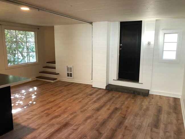 Building Photo - Custom 1 bedroom apartment in downtown Eug...
