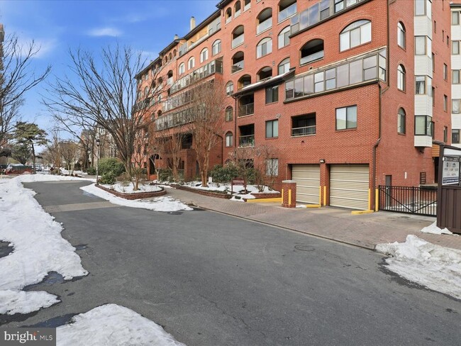 Building Photo - 1029 N Stuart St