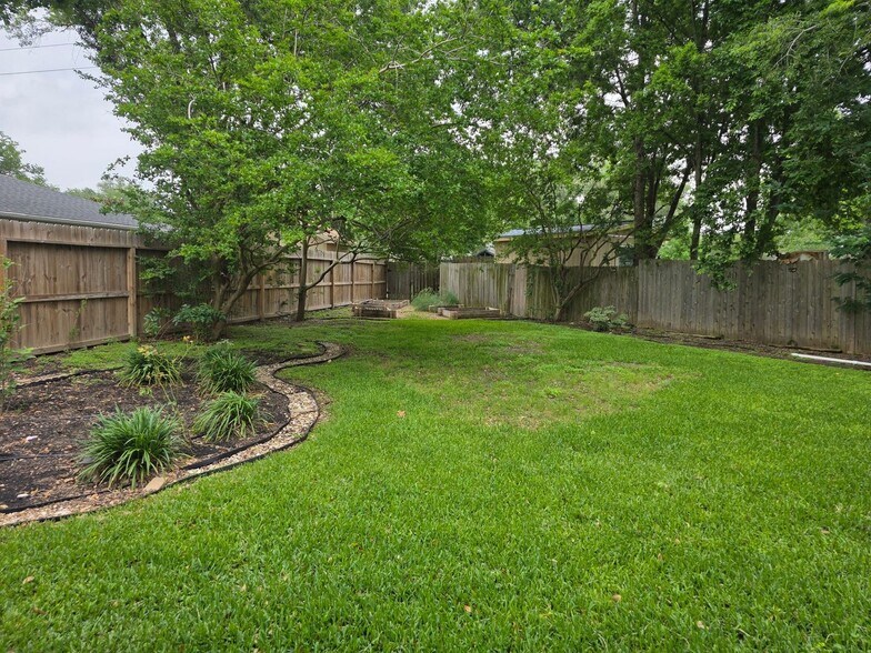 Building Photo - 13906 Ella Lee Ln