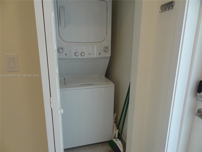 Building Photo - 4670 NW 84th Ave