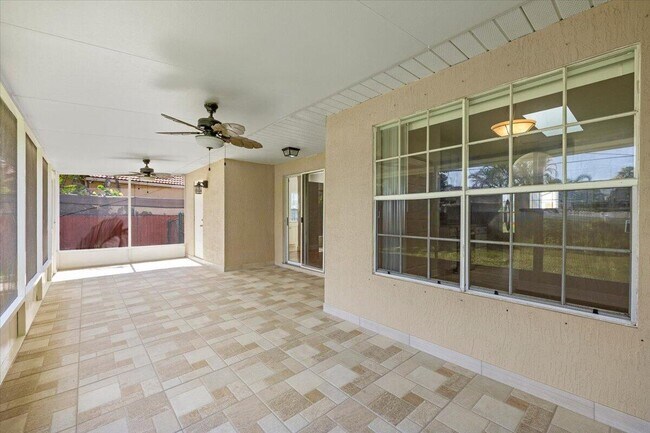 Building Photo - 2385 SW Neal Rd