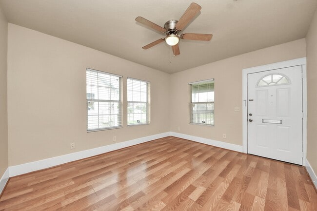 Building Photo - 201 W Pitts Ave