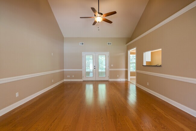 Building Photo - 633 Wilkinson Rd