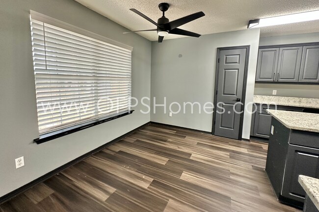 Building Photo - MOVE IN SPECIAL! $500 off first month's rent