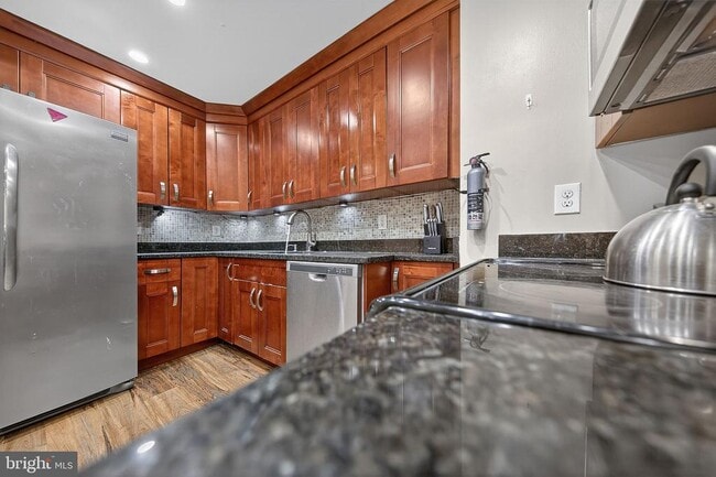 Building Photo - 817 6th St NW