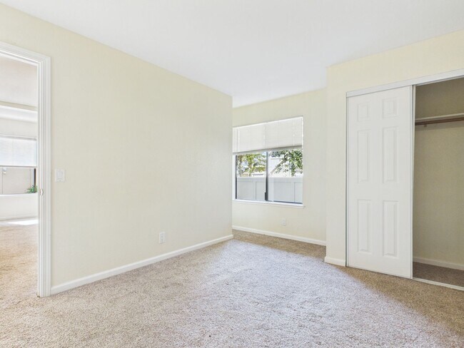 Building Photo - AVAILABLE 3/25 - 1 bed 1 bath condo in Monterey