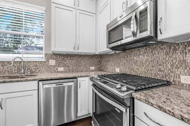 Building Photo - 307 S Gomez Ave