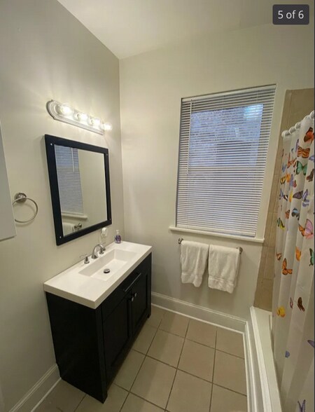 Building Photo - 6406 S Greenwood Ave