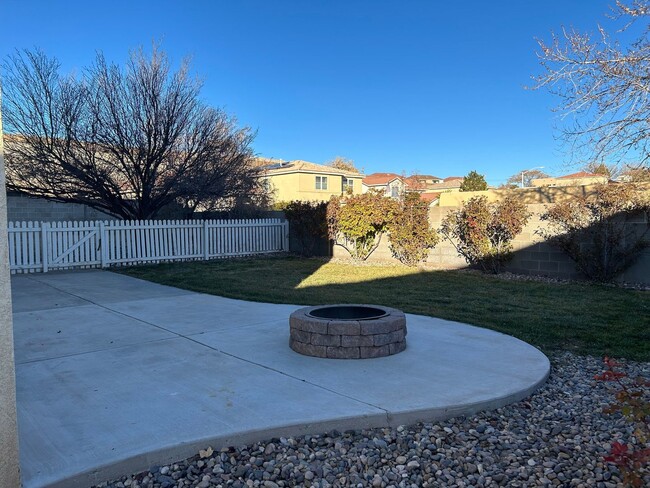 Building Photo - 5 bed / 4 bath | Desirable NW Albuquerque ...