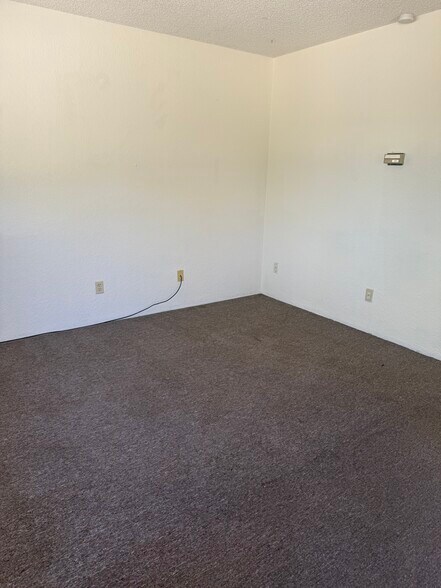 Building Photo - 433 Avenida Garza