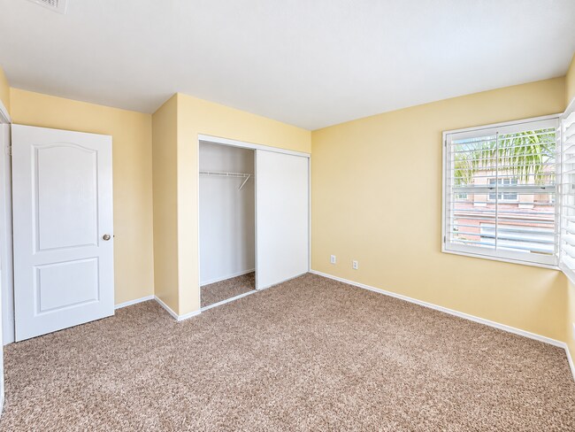 Building Photo - 935 S Flintridge Way