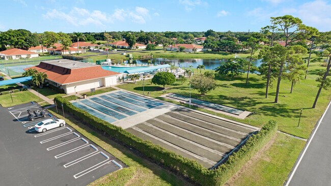 Building Photo - 4515 NW 3rd Ct