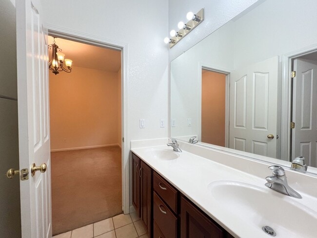 Building Photo - Spacious Single Story Three Bedroom Home