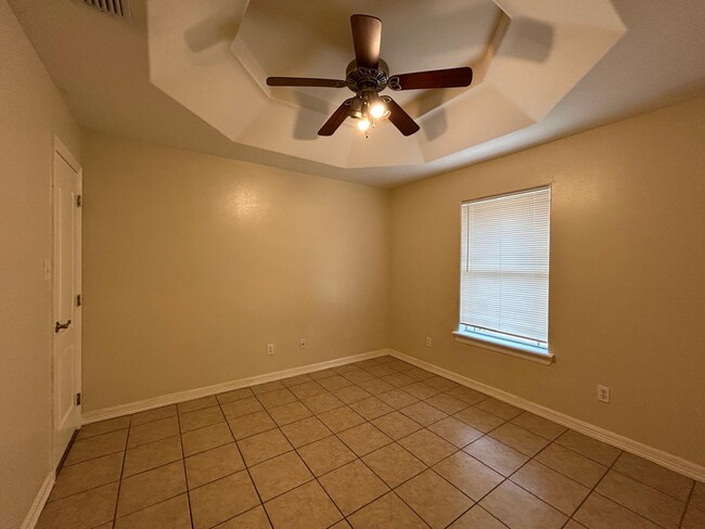 Building Photo - 1205 S Palm Dr