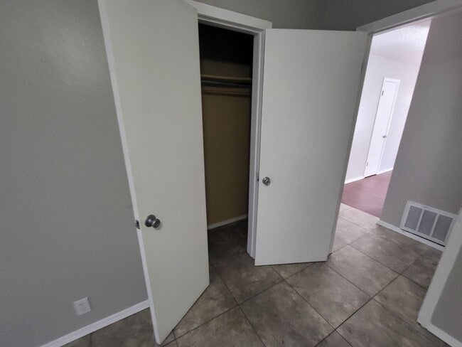 Building Photo - 2 bedroom 1 bathroom house with 1 car garage and central heat and air