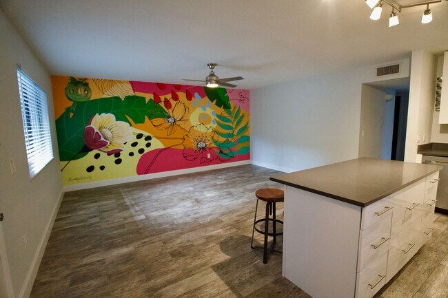 Building Photo - Beautifully Upgraded 2BR/2BA Condo – Lake ...