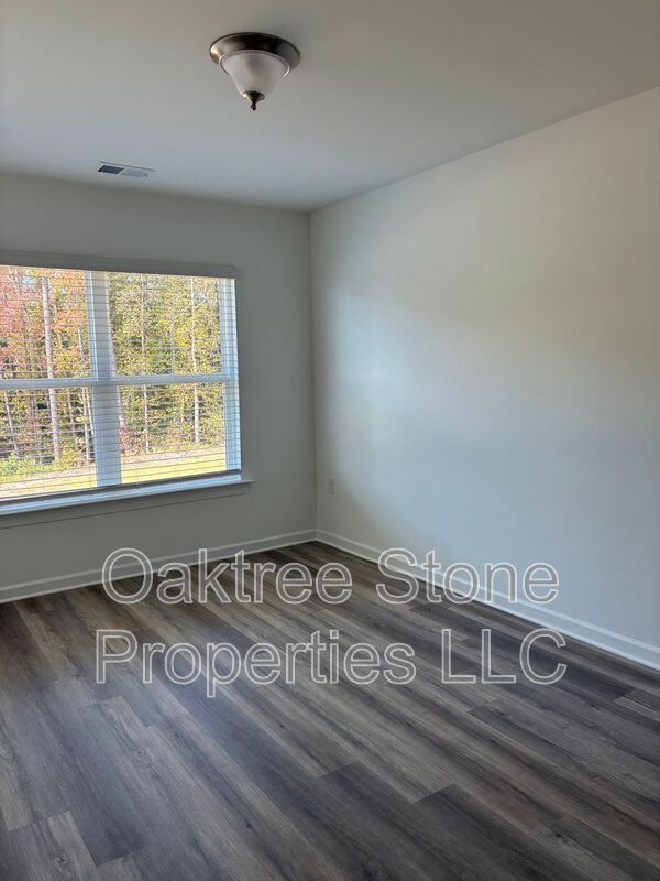 Building Photo - 3378 Skyland Dr