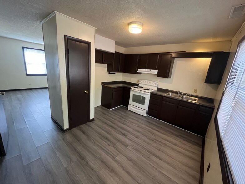 Building Photo - 147 Woodland Dr